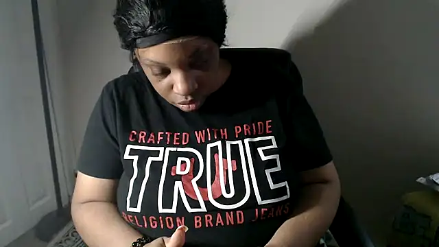 Snapshot of Sexymona1218 chatting on April 2, 2026, 10:16 pm Sexymona1218 online show from April 2, 2026, 10:16 pm