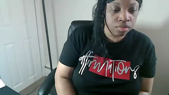 Sexymona1218 online show from May 18, 2026, 1:38 pm