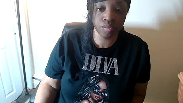 Snapshot of Sexymona1218 chatting on April 14, 2026, 9:03 am Sexymona1218 online show from April 14, 2026, 9:03 am