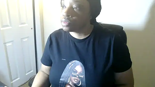 Snapshot of Sexymona1218 chatting on March 16, 2026, 5:44 am Sexymona1218 online show from March 16, 2026, 5:44 am