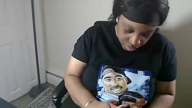 Snapshot of Sexymona1218 chatting on March 11, 2026, 6:02 pm Sexymona1218 online show from March 11, 2026, 6:02 pm