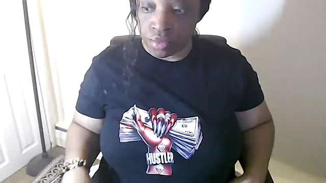 Snapshot of Sexymona1218 chatting on April 3, 2026, 10:43 am Sexymona1218 online show from April 3, 2026, 10:43 am