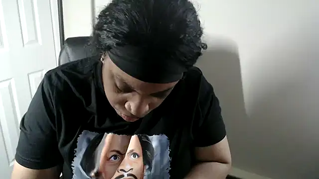 Sexymona1218 online show from May 14, 2026, 9:34 pm