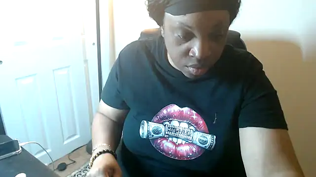 Snapshot of Sexymona1218 chatting on March 24, 2026, 6:13 am Sexymona1218 online show from March 24, 2026, 6:13 am