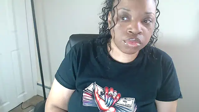 Sexymona1218 online show from June 15, 2026, 1:44 pm