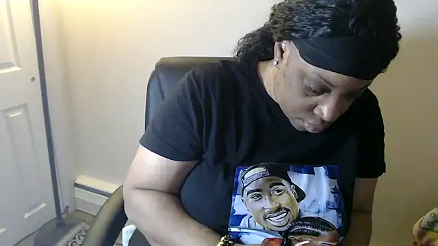 Snapshot of Sexymona1218 chatting on April 1, 2026, 7:31 am Sexymona1218 online show from April 1, 2026, 7:31 am