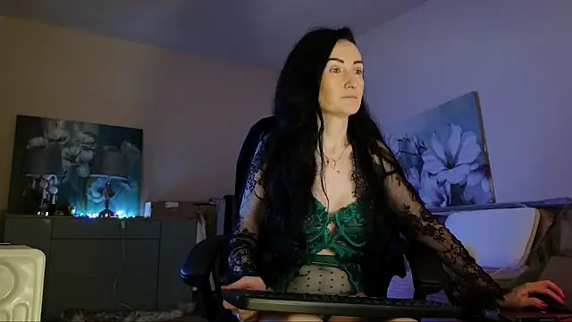 lara heaven online show from November 10, 2025, 7:24 am