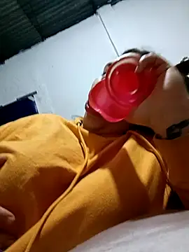 xandra252 online show from April 4, 2026, 3:13 am