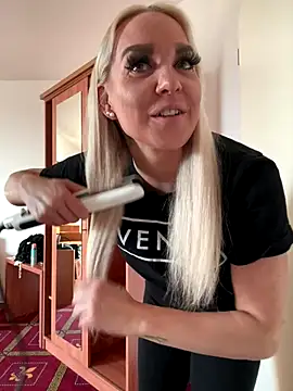 MIA-XXX online show from September 25, 2025, 6:30 am