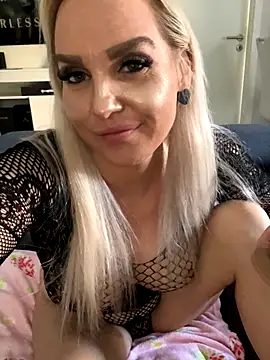 MIA-XXX online show from October 5, 2025, 1:57 pm