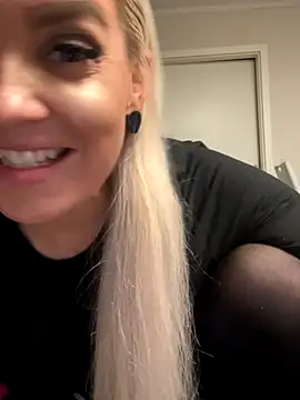 MIA-XXX online show from October 6, 2025, 6:08 pm