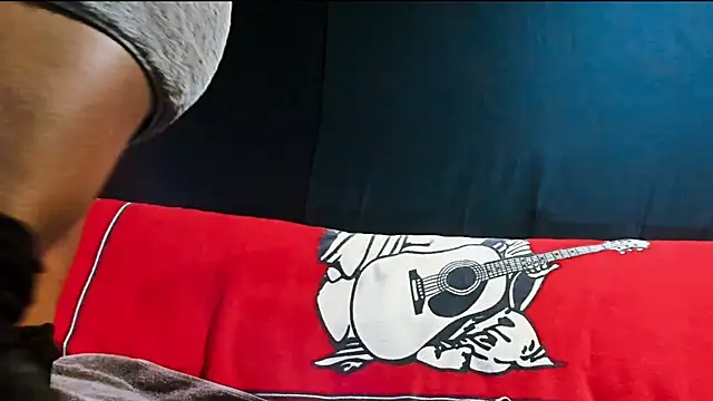 Snapshot of iBreakHeartz chatting on December 11, 2024, 1:58 am iBreakHeartz online show from December 11, 2024, 1:58 am