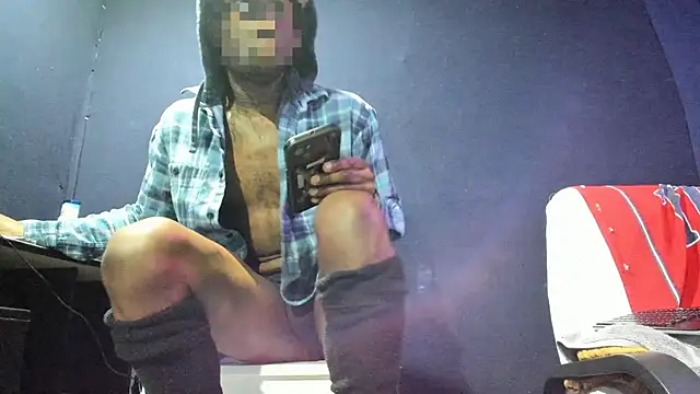 Snapshot of iBreakHeartz chatting on December 24, 2024, 6:28 pm iBreakHeartz online show from December 24, 2024, 6:28 pm