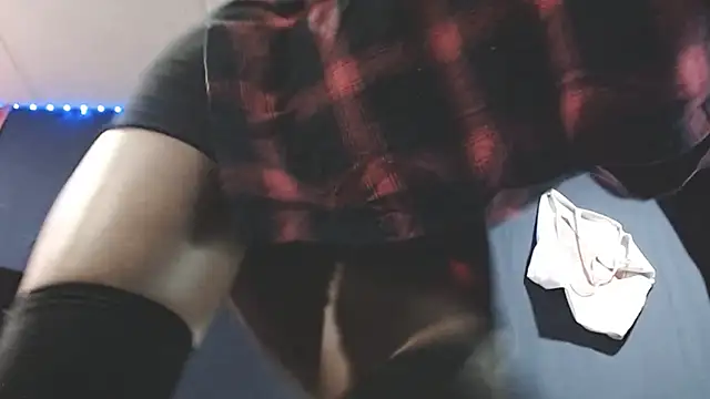 Snapshot of iBreakHeartz chatting on September 19, 2025, 9:24 am iBreakHeartz online show from September 19, 2025, 9:24 am