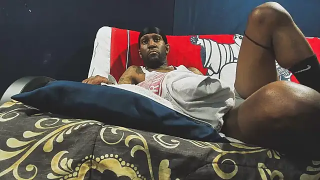 Snapshot of iBreakHeartz chatting on December 28, 2024, 12:47 am iBreakHeartz online show from December 28, 2024, 12:47 am