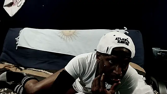 Snapshot of iBreakHeartz chatting on March 3, 2025, 12:23 am iBreakHeartz online show from March 3, 2025, 12:23 am