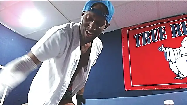 Snapshot of iBreakHeartz chatting on January 19, 2025, 1:10 am iBreakHeartz online show from January 19, 2025, 1:10 am