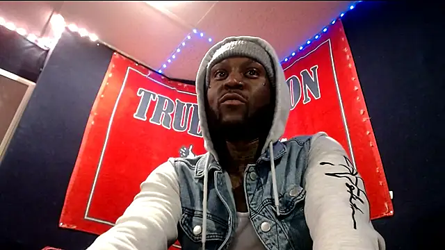 Snapshot of iBreakHeartz chatting on November 5, 2025, 3:31 am iBreakHeartz online show from November 5, 2025, 3:31 am