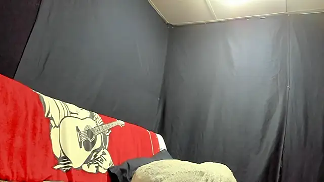 Snapshot of iBreakHeartz chatting on December 6, 2024, 10:02 pm iBreakHeartz online show from December 6, 2024, 10:02 pm