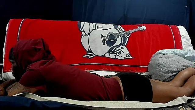 Snapshot of iBreakHeartz chatting on December 9, 2024, 4:05 pm iBreakHeartz online show from December 9, 2024, 4:05 pm