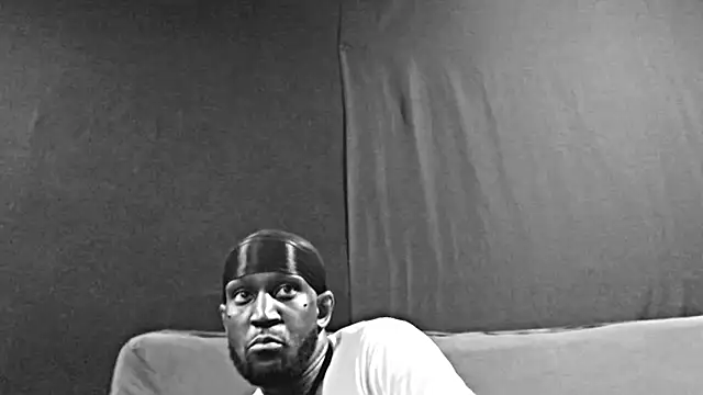 Snapshot of iBreakHeartz chatting on October 30, 2025, 7:00 pm iBreakHeartz online show from October 30, 2025, 7:00 pm