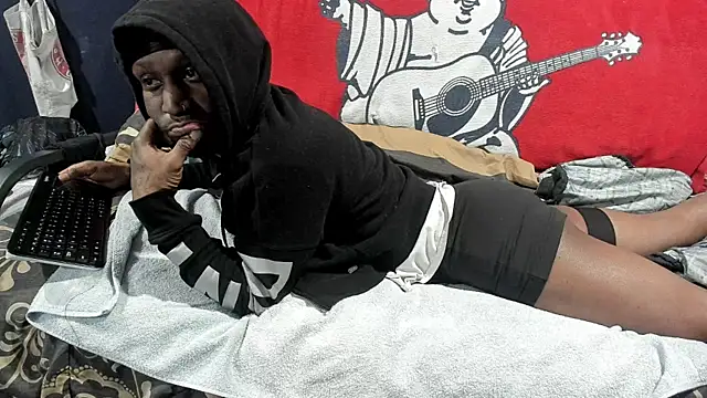 Snapshot of iBreakHeartz chatting on December 26, 2024, 2:27 pm iBreakHeartz online show from December 26, 2024, 2:27 pm