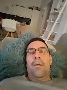 Snapshot of dick81 chatting on February 1, 2026, 11:19 am dick81 online show from February 1, 2026, 11:19 am