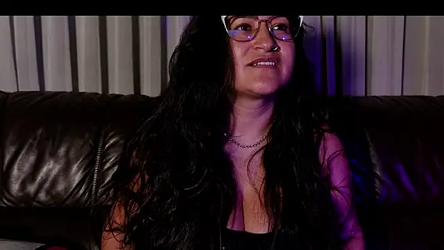 DeesseLuxure online show from July 28, 2026, 5:37 am