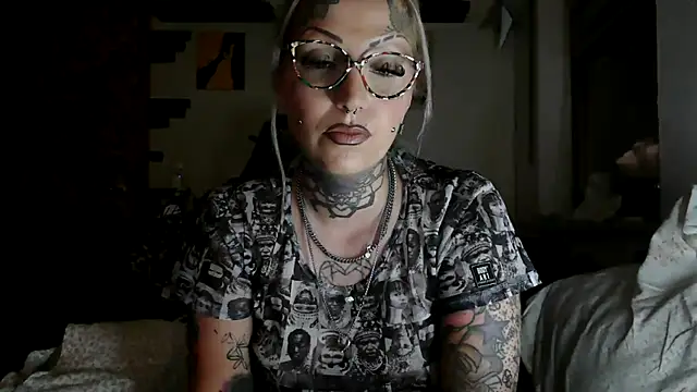 RoxxyInk online show from July 19, 2026, 1:58 am