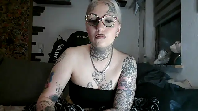 RoxxyInk online show from April 26, 2026, 11:24 pm