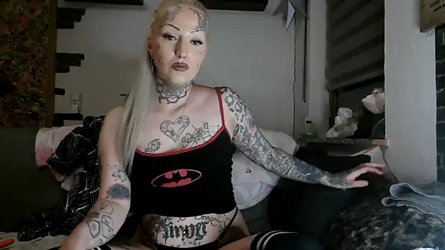 RoxxyInk online show from April 7, 2026, 10:11 pm