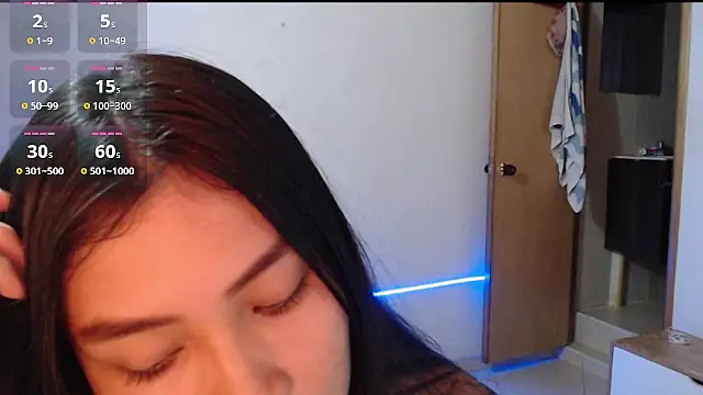 evolet01 online show from November 18, 2025, 9:07 pm