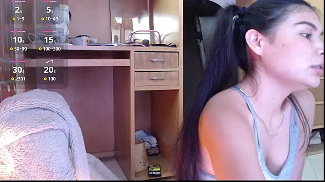 Snapshot of evolet01 chatting on April 15, 2026, 10:21 pm evolet01 online show from April 15, 2026, 10:21 pm