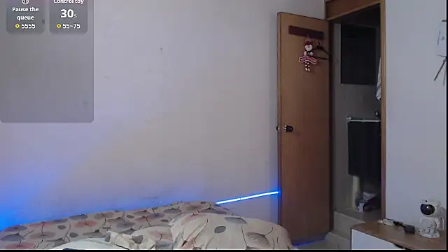 evolet01 online show from December 1, 2025, 9:15 pm