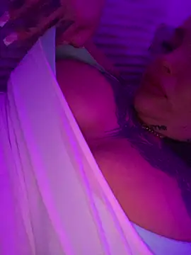  MelinaCurves  online show from July 25, 2026, 9:43 pm