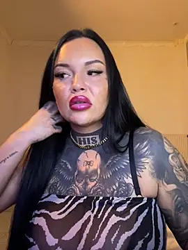  MelinaCurves  online show from April 12, 2026, 8:01 pm