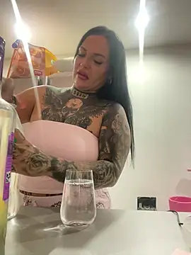  MelinaCurves  online show from May 15, 2026, 10:19 pm