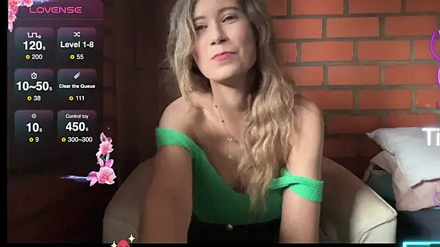 Snapshot of Leilacharlotte chatting on March 14, 2025, 10:49 pm Leilacharlotte online show from March 14, 2025, 10:49 pm