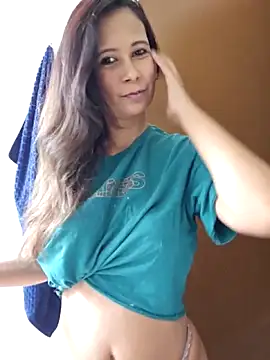 Leilacharlotte online show from February 28, 2026, 12:49 pm