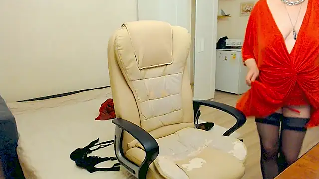 MomJaneSex online show from November 30, 2025, 9:15 pm