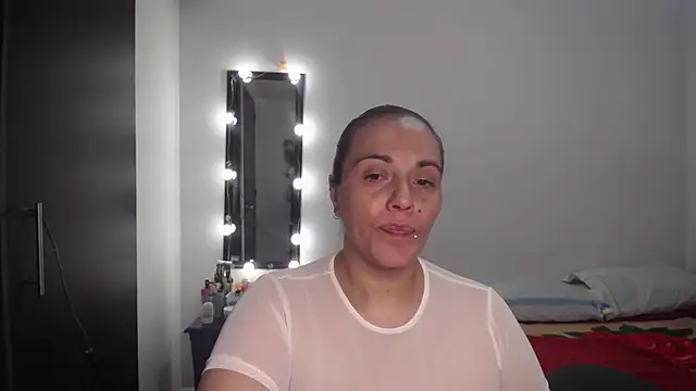 zoe hotxxx online show from October 6, 2025, 2:18 pm