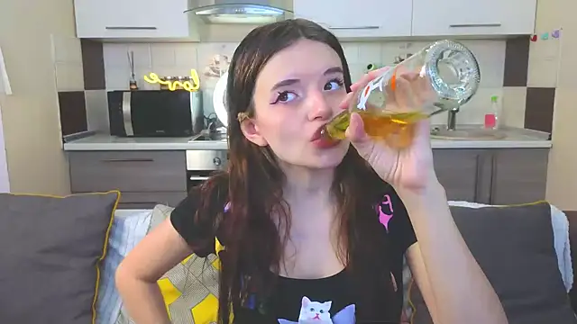 Snapshot of Naughty_Alice chatting on February 5, 2025, 12:17 pm Naughty Alice online show from February 5, 2025, 12:17 pm