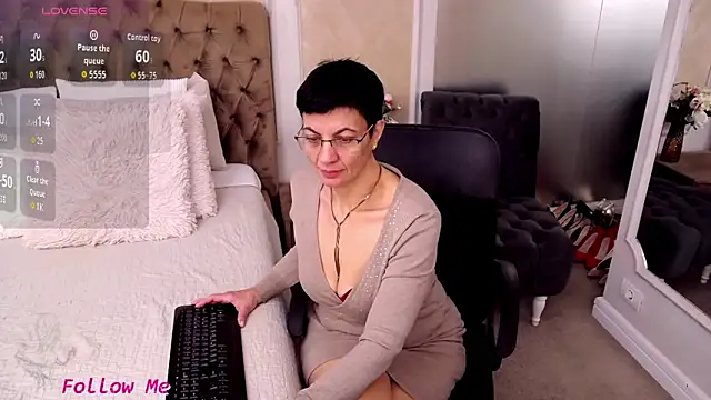 BustyPenellope online show from February 3, 2026, 4:10 am