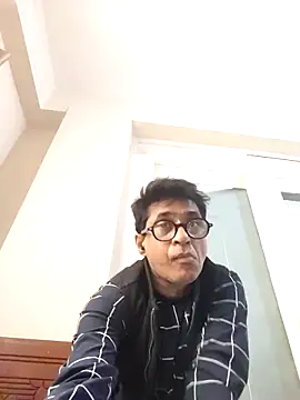 iamkahn 44 online show from December 17, 2025, 11:04 am