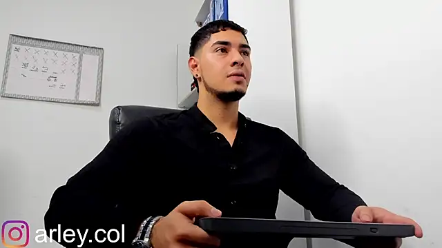 Snapshot of Dimitri_Colleman chatting on January 3, 2025, 12:33 am Dimitri Colleman online show from January 3, 2025, 12:33 am