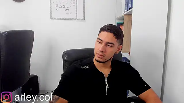 Snapshot of Dimitri_Colleman chatting on January 19, 2025, 8:18 am Dimitri Colleman online show from January 19, 2025, 8:18 am