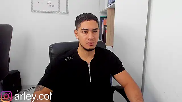 Snapshot of Dimitri_Colleman chatting on January 19, 2025, 1:43 am Dimitri Colleman online show from January 19, 2025, 1:43 am