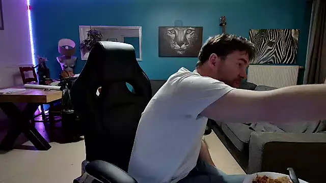 Snapshot of tom_sauwer chatting on December 4, 2024, 1:41 am tom sauwer online show from December 4, 2024, 1:41 am