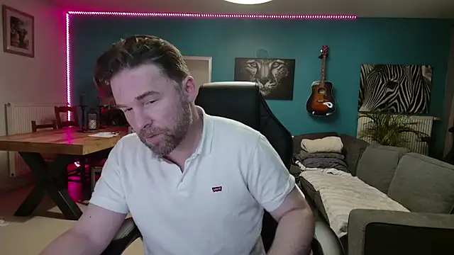 Snapshot of tom_sauwer chatting on October 1, 2025, 8:35 pm tom sauwer online show from October 1, 2025, 8:35 pm