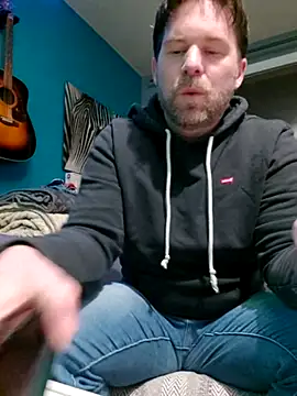 Snapshot of tom_sauwer chatting on April 5, 2026, 9:43 pm tom sauwer online show from April 5, 2026, 9:43 pm